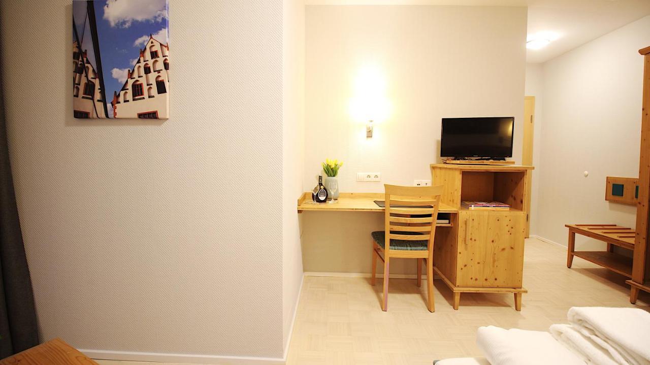Aparthotel Alte Schmiede Dettelbach Esterno foto