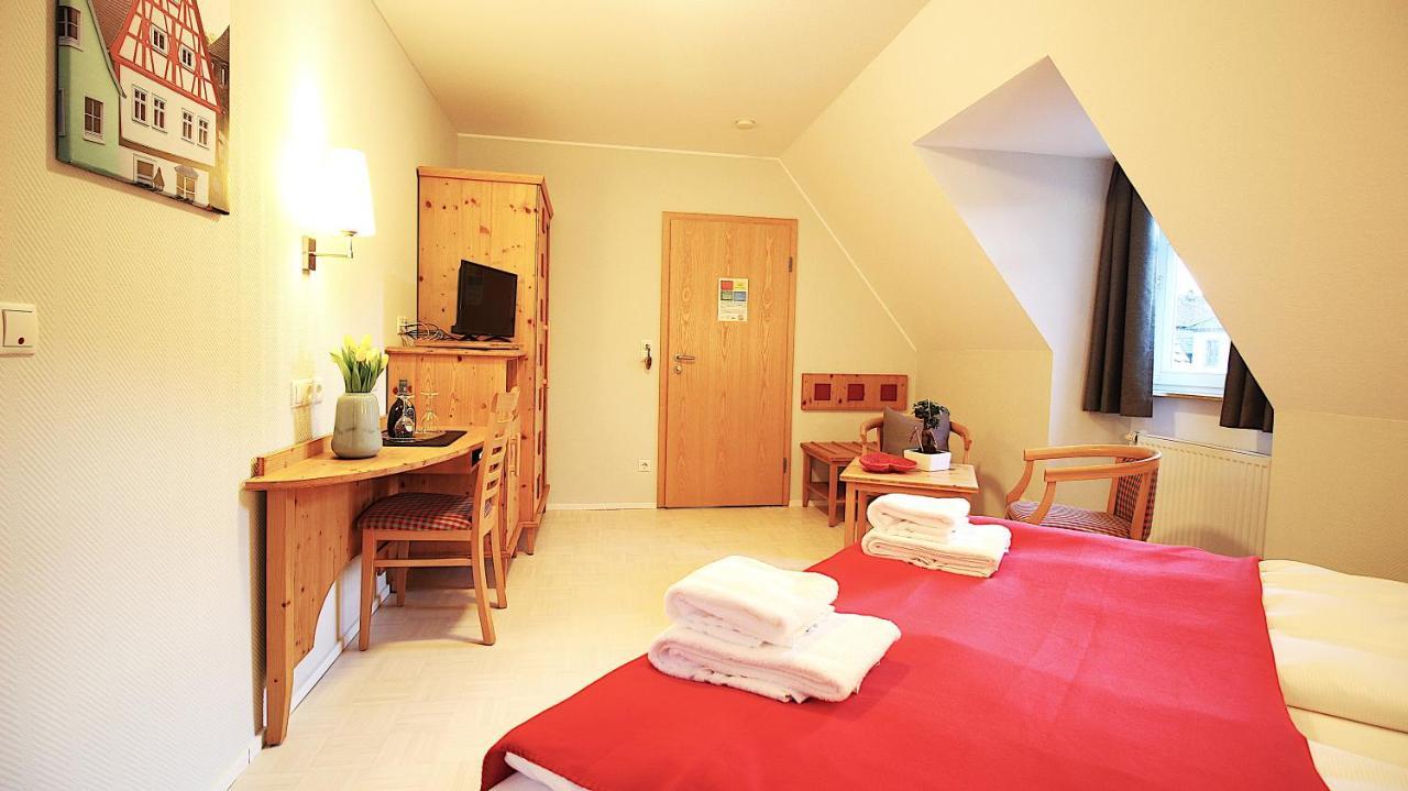 Aparthotel Alte Schmiede Dettelbach Esterno foto